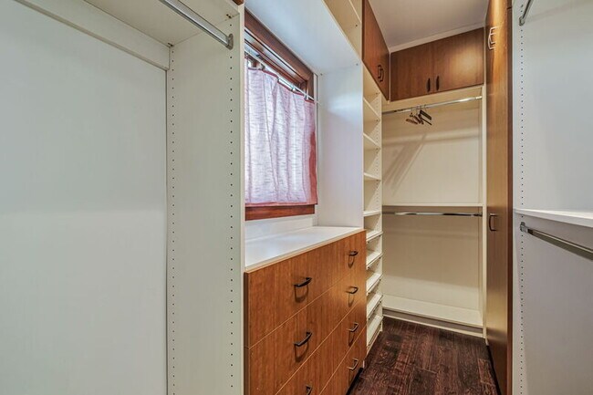 Building Photo - 275 La Vida Dr