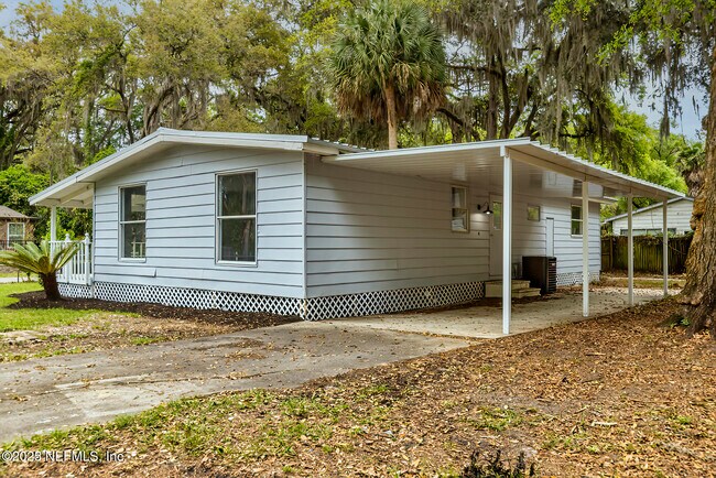 Building Photo - 1104 Harmony Dr N