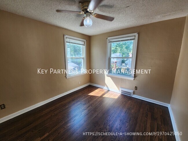 Building Photo - 7320 Charlotte-