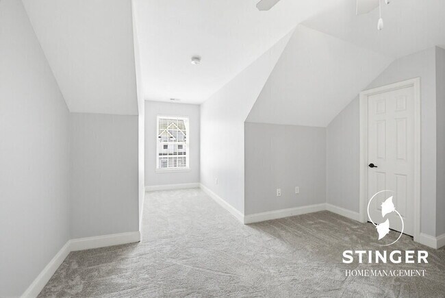 Building Photo - 379 Dante Cir