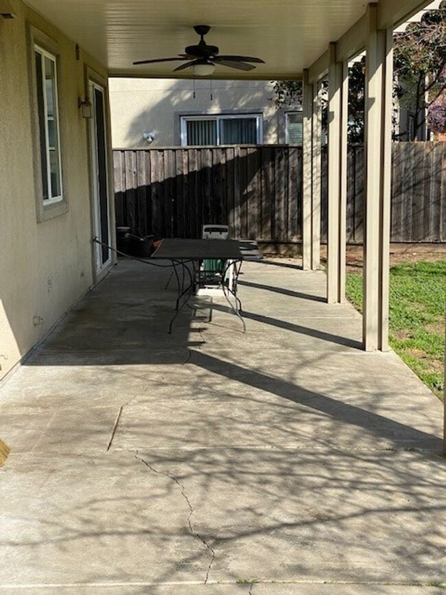 Building Photo - North Natomas 2 Story 4 bed 2.5 bath 2 Car...