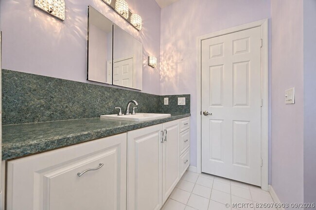 Building Photo - 545 NW Portofino Ln