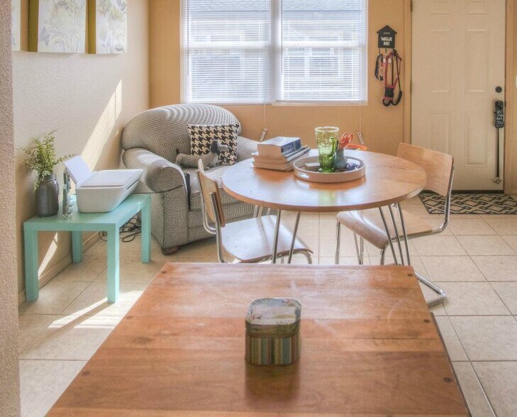 Building Photo - 2940 McClelland Blvd