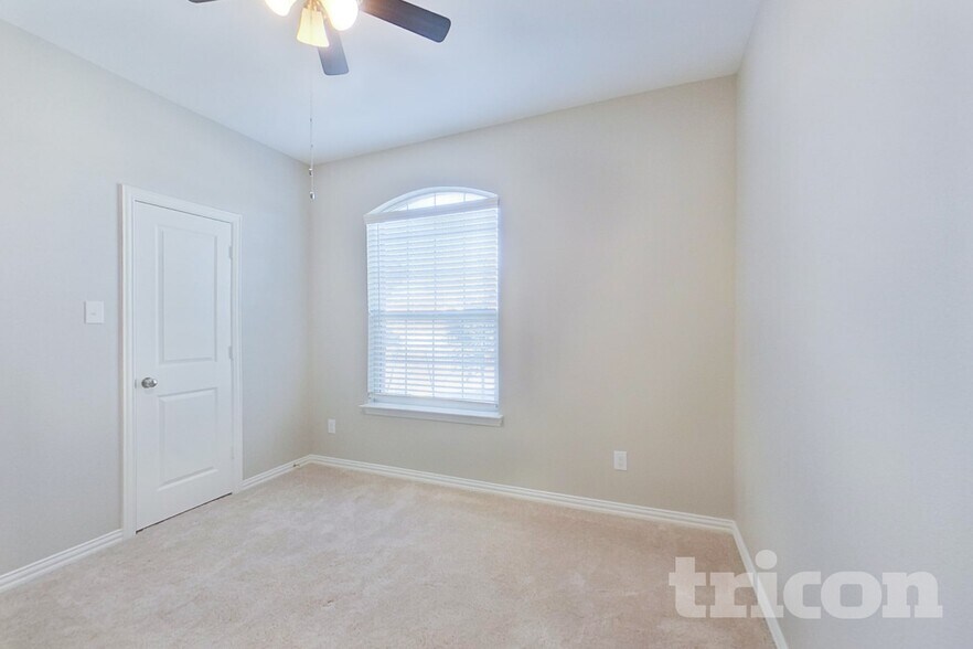 Building Photo - 440 Walpole Ct