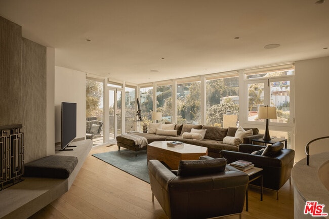 Building Photo - 8593 Hollywood Blvd