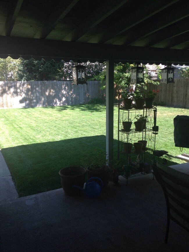 Building Photo - 2BR/1BA in University Hills with Huge Yard...