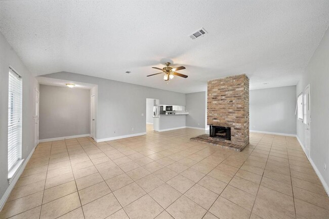 Building Photo - 1510 Park Wind Dr