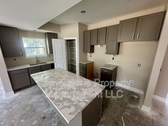 Building Photo - 8522 Kickapoo St