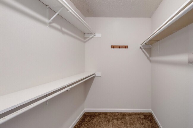 Building Photo - Easy Living in Echo Creek