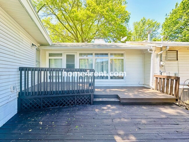 Building Photo - Charming Ranch Style, Prairie Village Home w/ a Fenced Yard, Updated Baths, and All Appliances In...