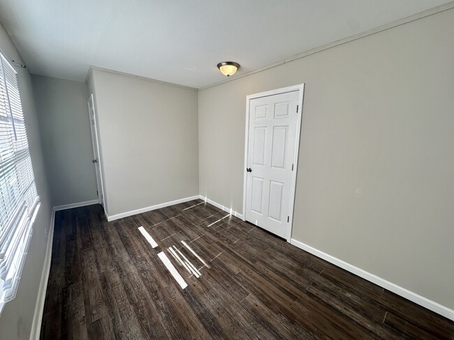 Building Photo - 1420 3rd Ave N