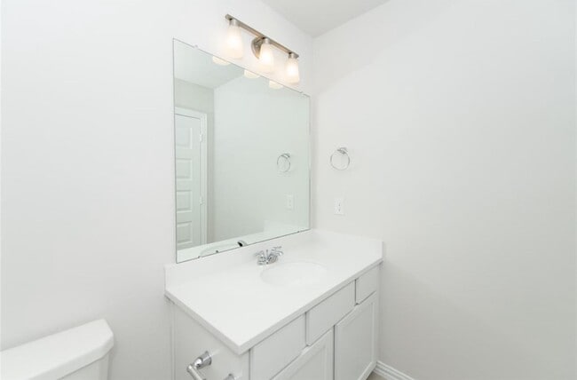 Building Photo - 27930 Western Crk Ct