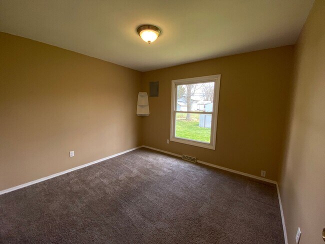 Building Photo - 712 9th St