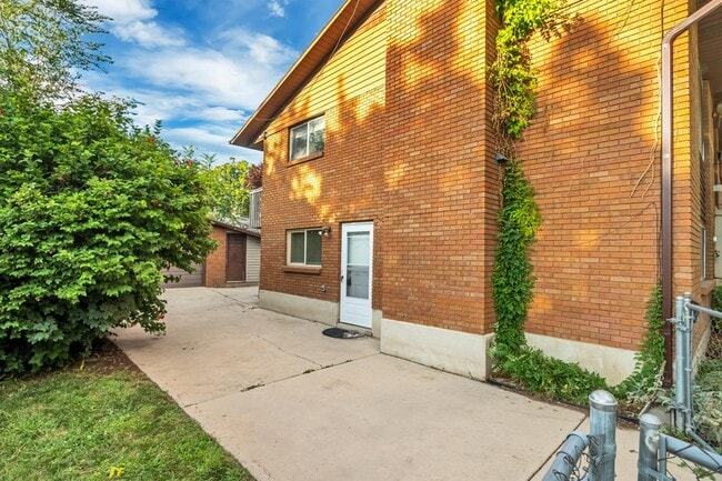 Building Photo - 2551 Elm Ave