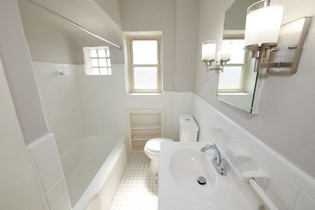 Building Photo - 5823 Lindenwood Ave