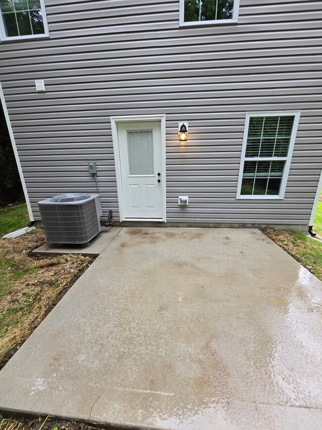 Building Photo - 303 E St
