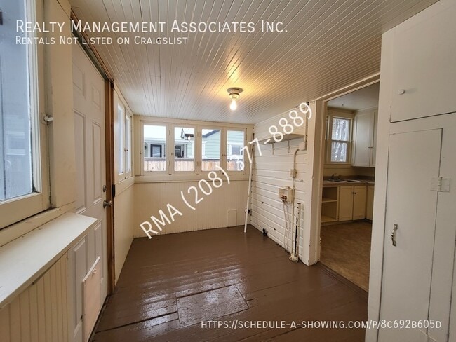 Building Photo - 1502 Heron St