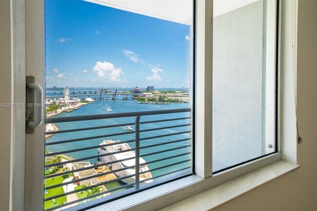 Building Photo - 335 S Biscayne Blvd