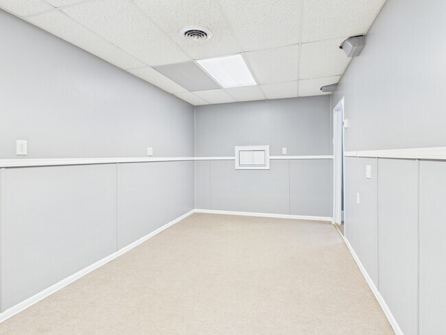 Building Photo - 248 Main St