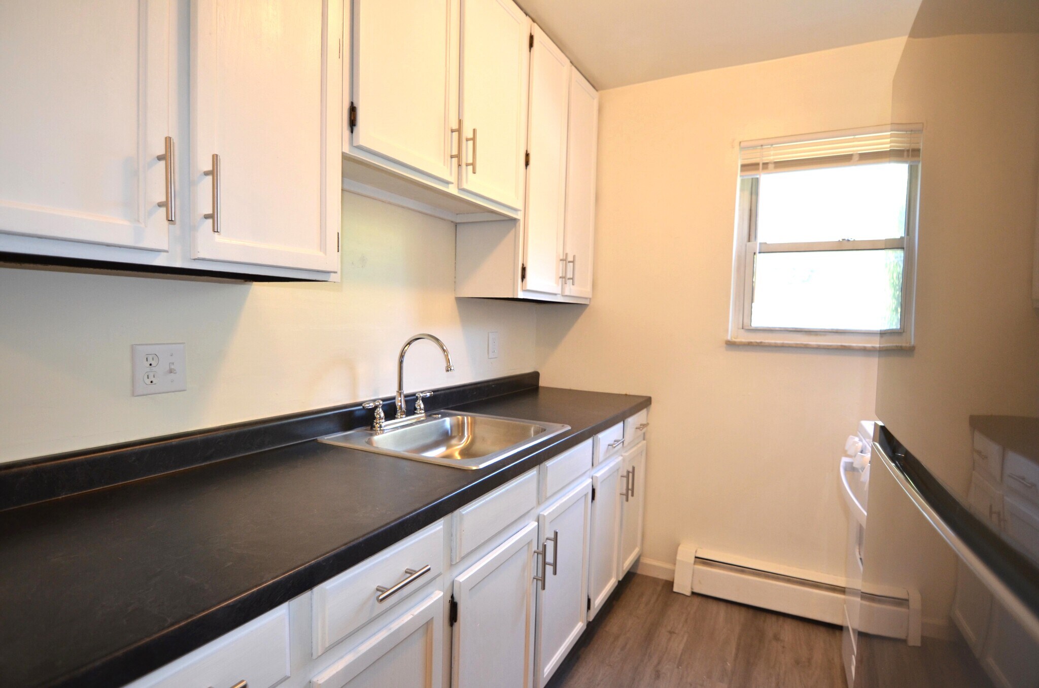 Building Photo - 252 Hartwell Ave