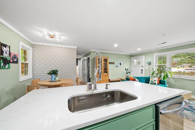 Building Photo - Durham's Best Ranch!