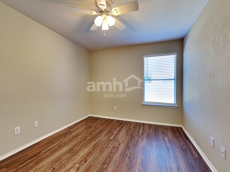 Building Photo - 14149 Filly St