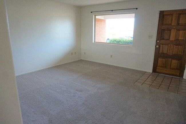 Building Photo - 3 bedroom home