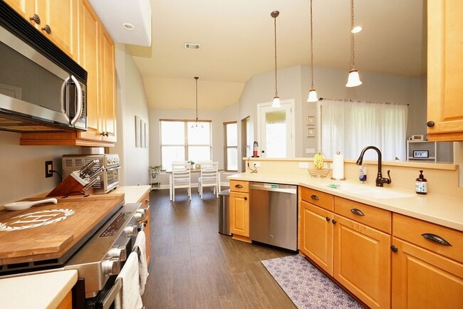 Building Photo - Charming 3-Bedroom Home in Peaceful Cul-de...