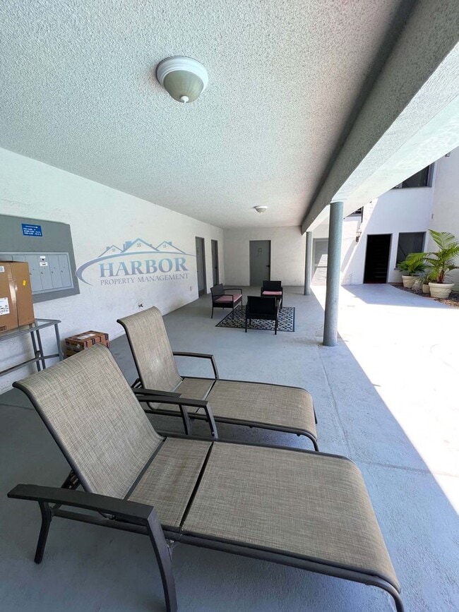 Building Photo - Beachside Charm – 2 Bed, 2 Bath.
