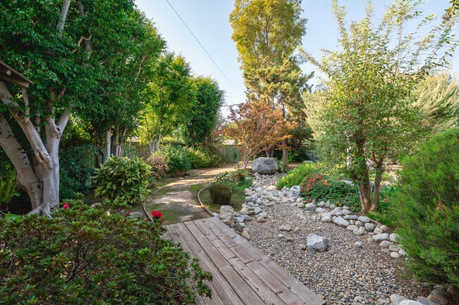 Building Photo - 1342 Skyline Dr