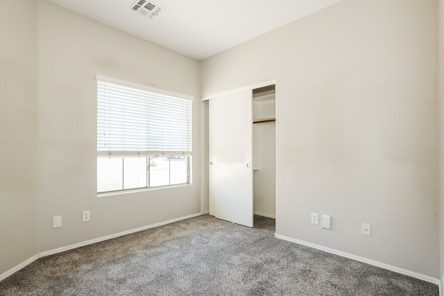 Building Photo - 13426 W Crocus Dr