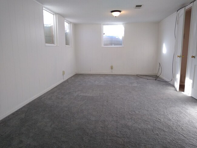 Building Photo - 2128 Hooker St
