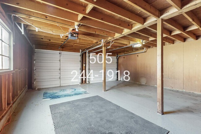 Building Photo - 905 Adams St NE