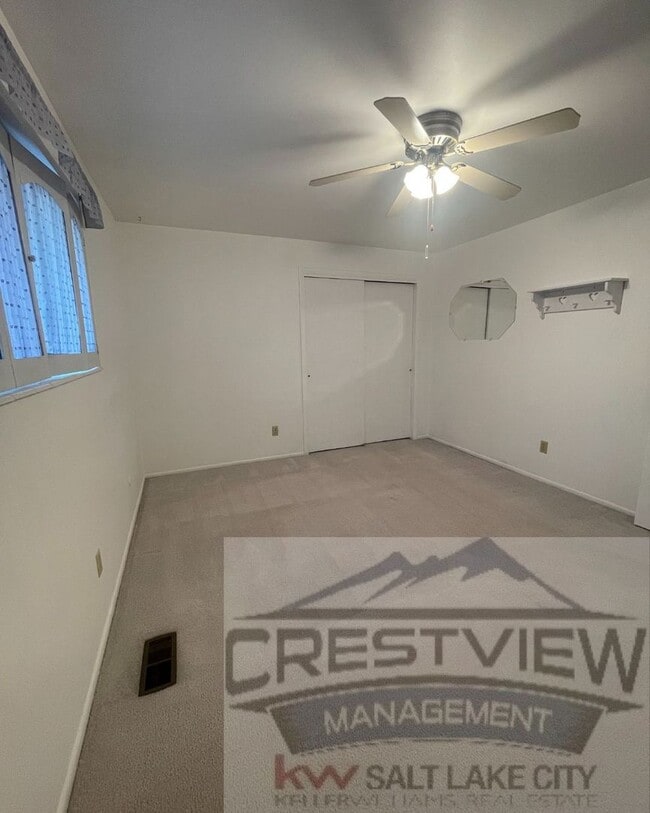 Building Photo - Charming East Sandy Home in a Prime Location