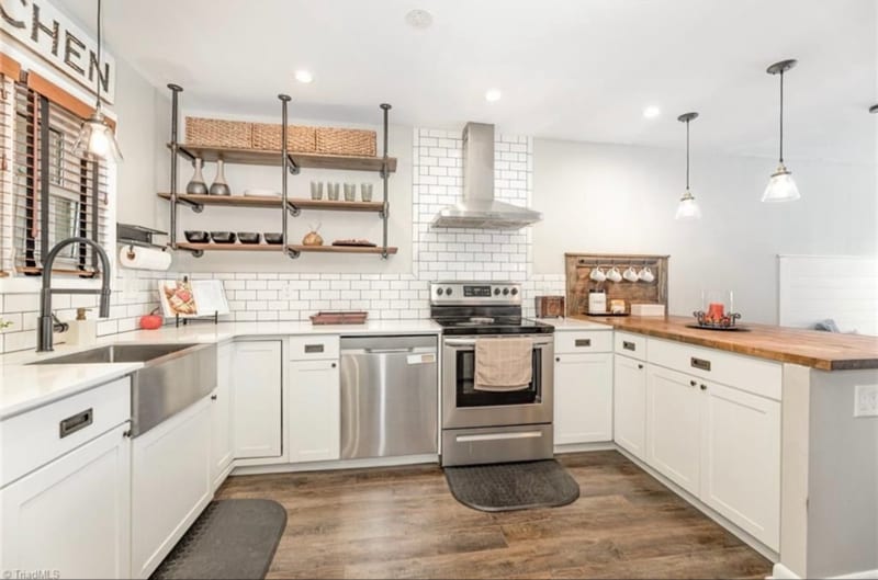 Primary Photo - 1074 Hickory Glen Rd