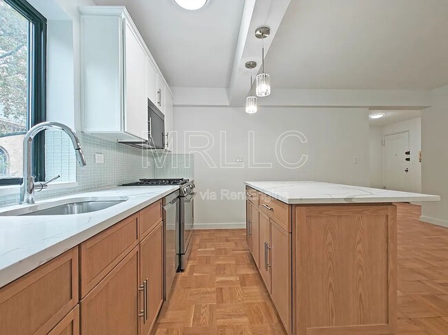 Building Photo - 100 Remsen St