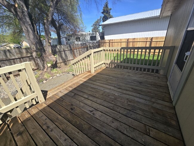 Building Photo - 2097 Castle Ave