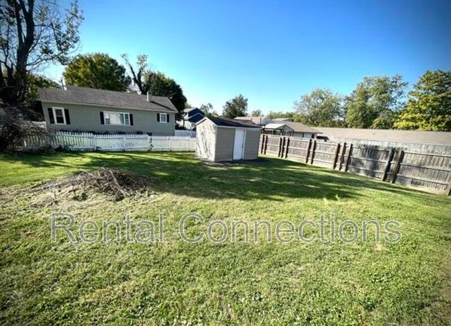 Building Photo - 300 N Bentley St