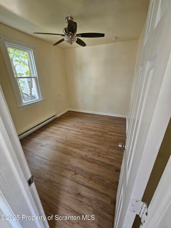Building Photo - 1042 Taylor Ave