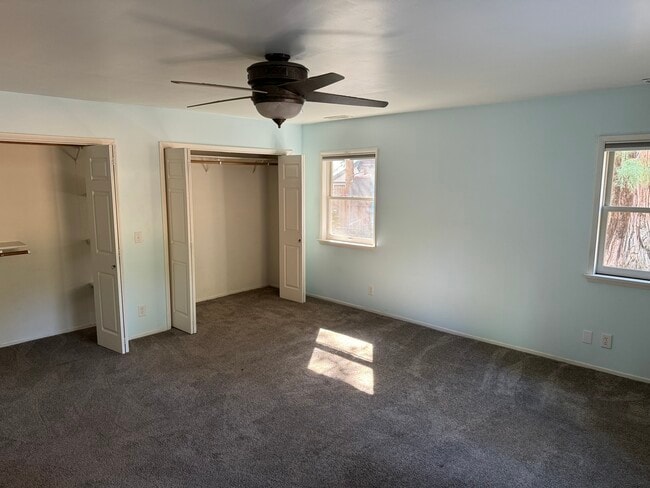 Building Photo - 1105 Mt Doble Dr