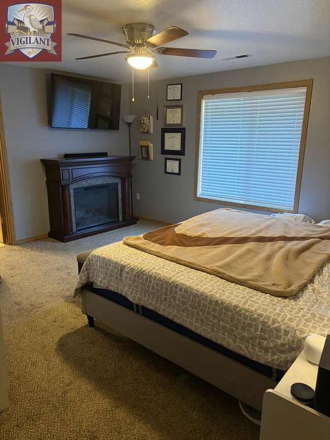 Building Photo - Ideal 4 bedroom home