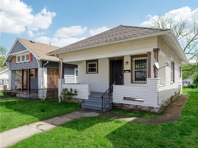 Building Photo - Charming Renovated 2 Bedroom Bungalow