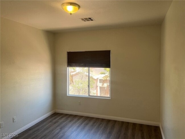 Building Photo - 302 Waterton Lakes Ave