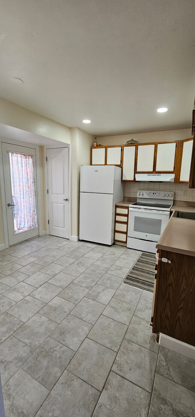 Building Photo - 1063 Willow Brook Dr