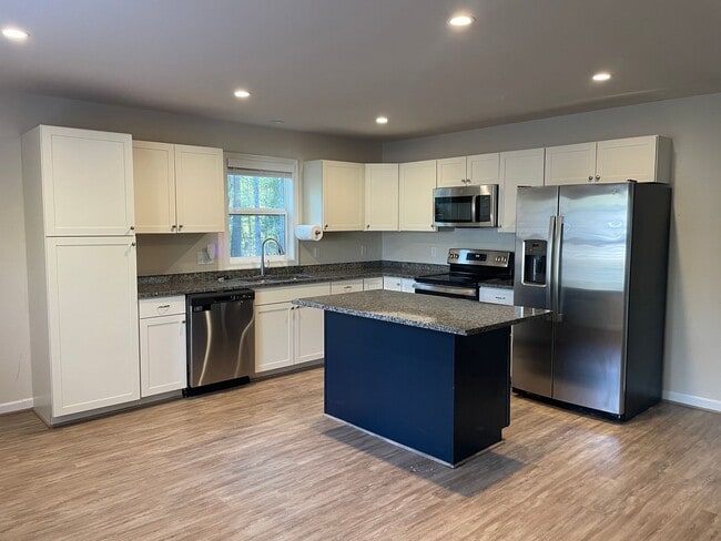 Building Photo - Cozy Home in Colonial Beach!