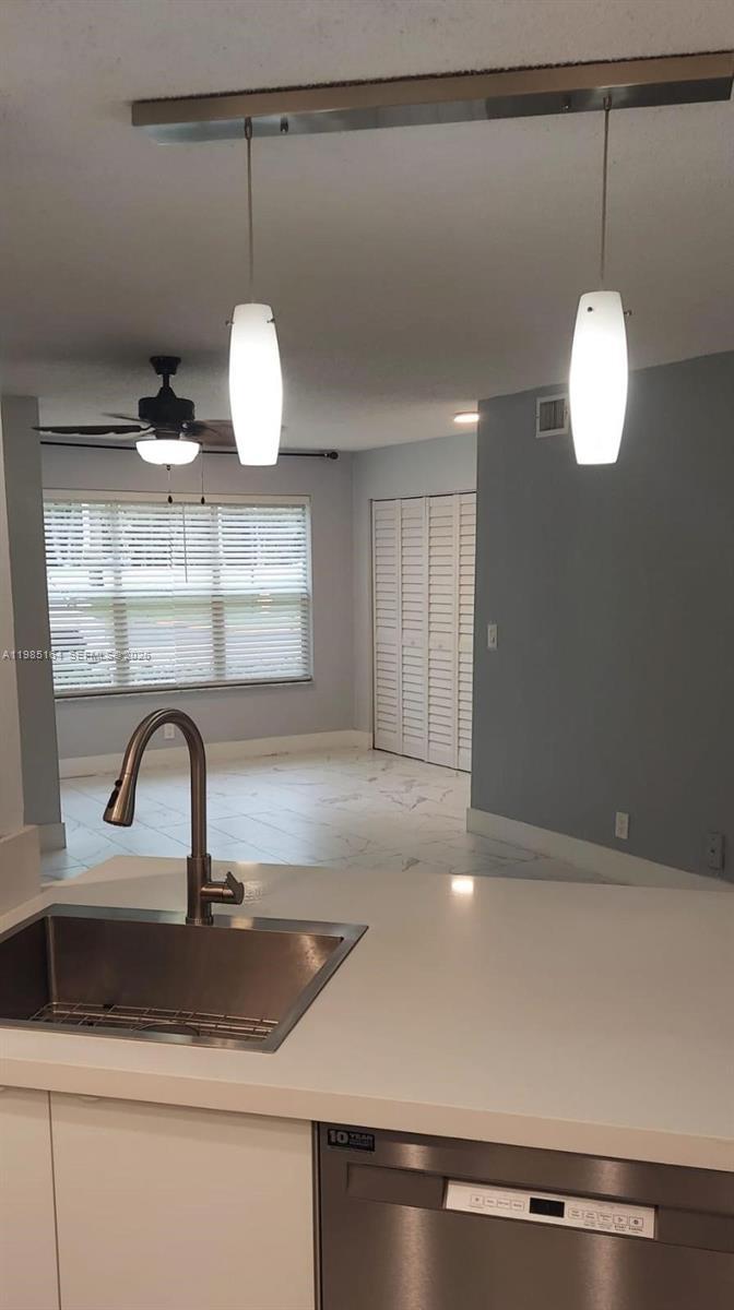 Building Photo - 731 Vista Isles Dr