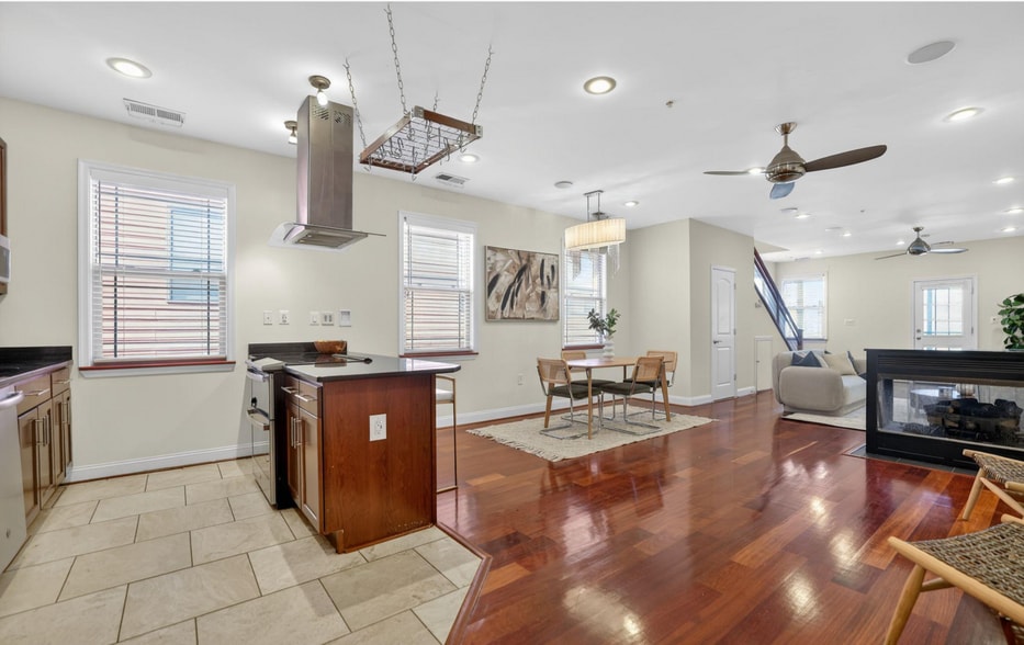Building Photo - 3573 Warder St NW