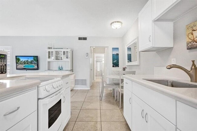 Building Photo - 1481 S Ocean Blvd