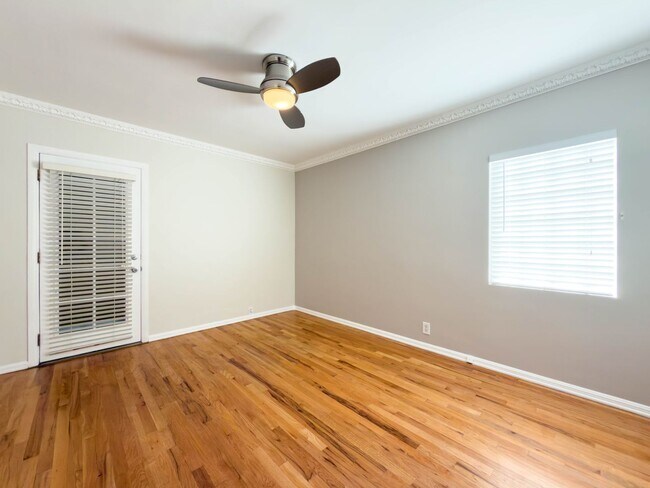 Building Photo - 10428 Riverside Dr