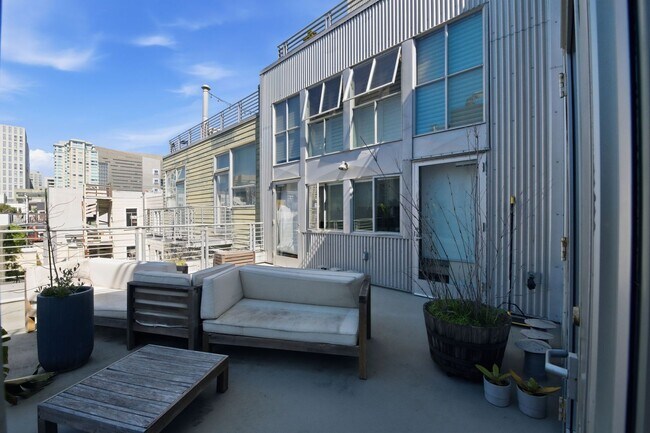 Building Photo - 60 Rausch St